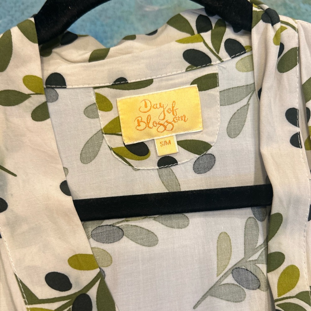 Olive 🫒 Tree Robe - Picture 4 of 12